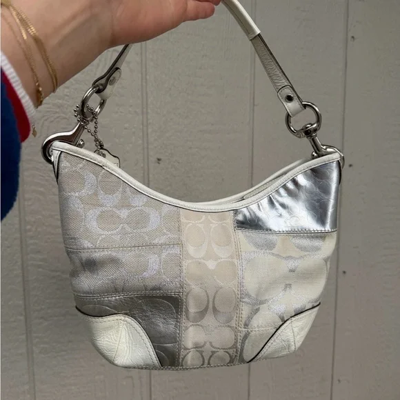 Y2K Coach Metallic Silver and withe Shoulder Bag 13495 - Picture 2 of 9
